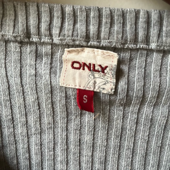 3/$25 Only light gray size small long sleeve - Picture 2 of 3